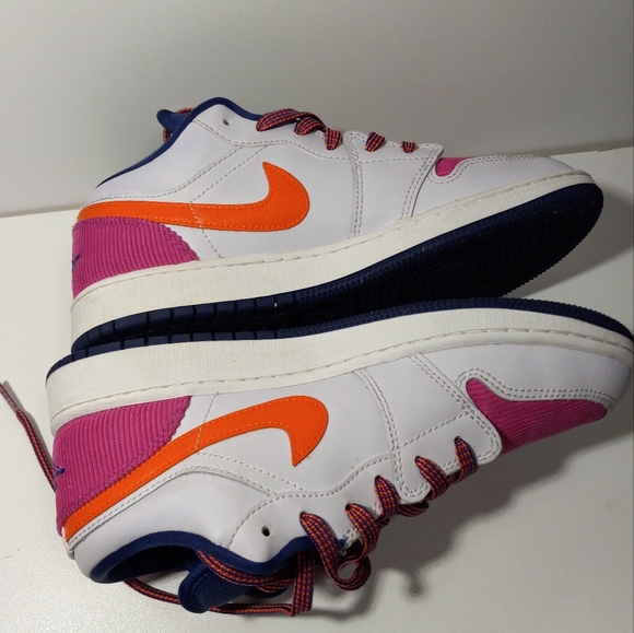 Air Jordan 1 Low GS 'Fire Pink Hyper Crimson' - Picture 5 of 7